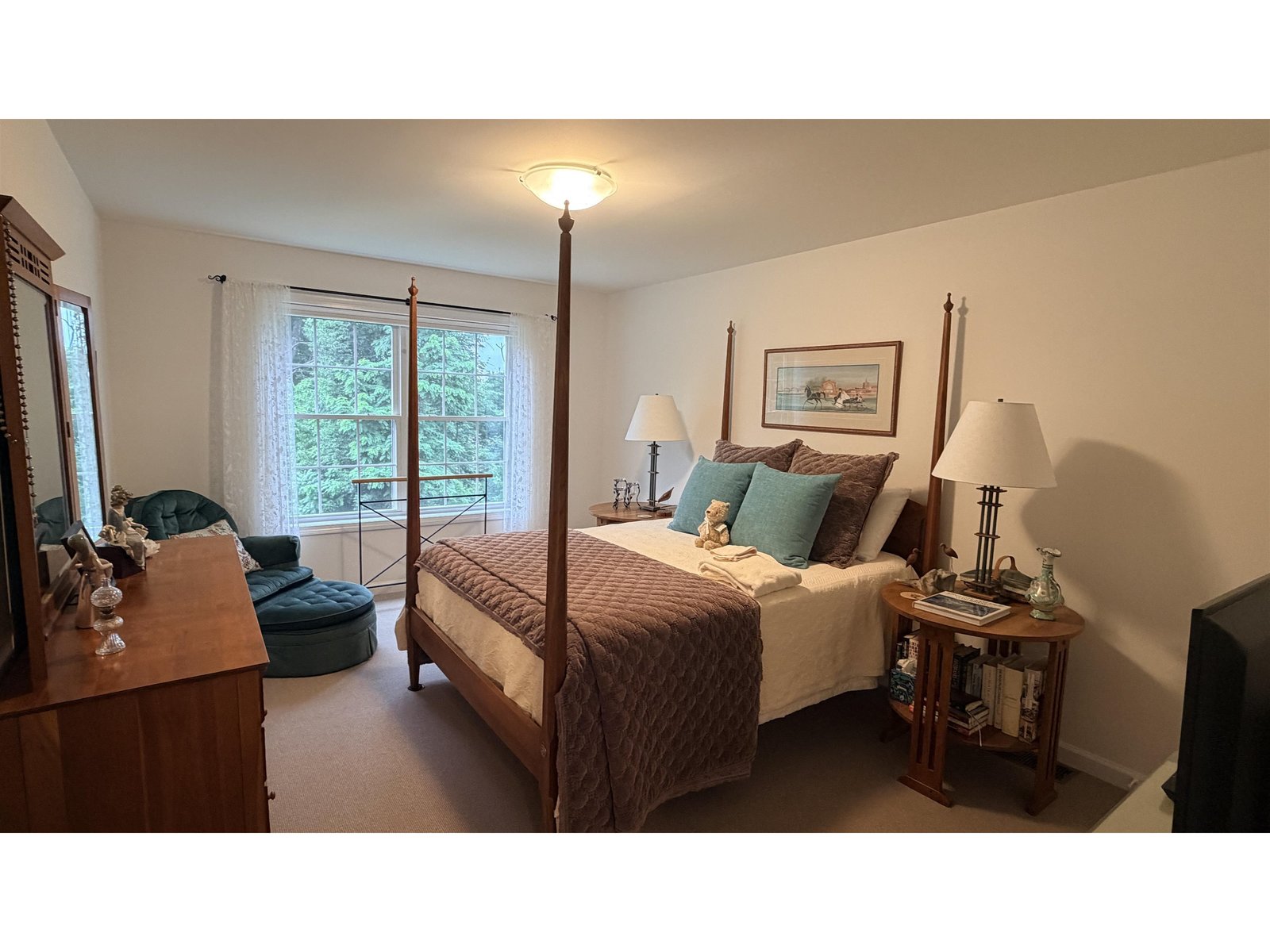 Guest bedroom