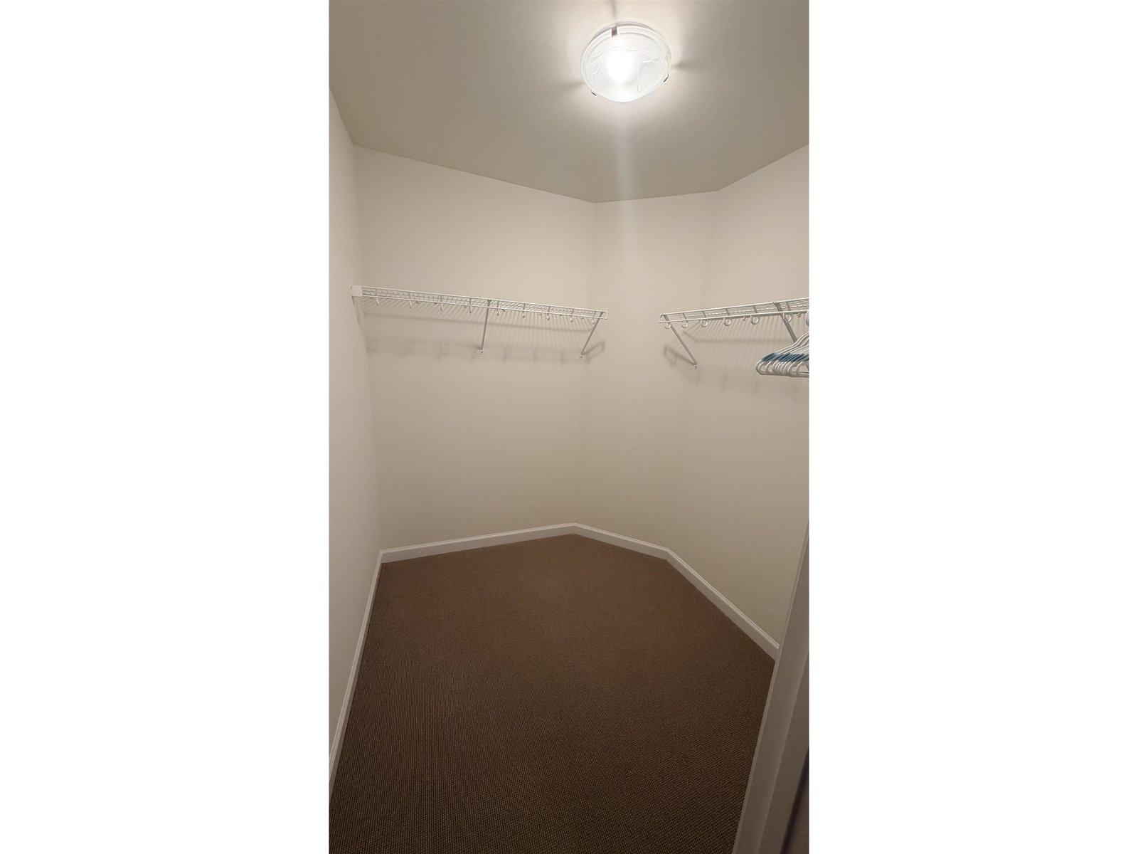 Walk-in closet - empty