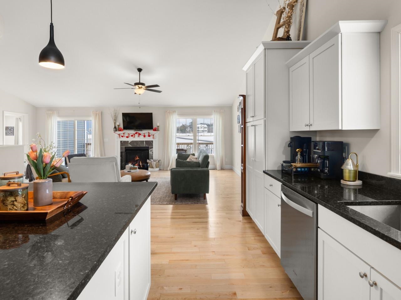 Open kitchen & living