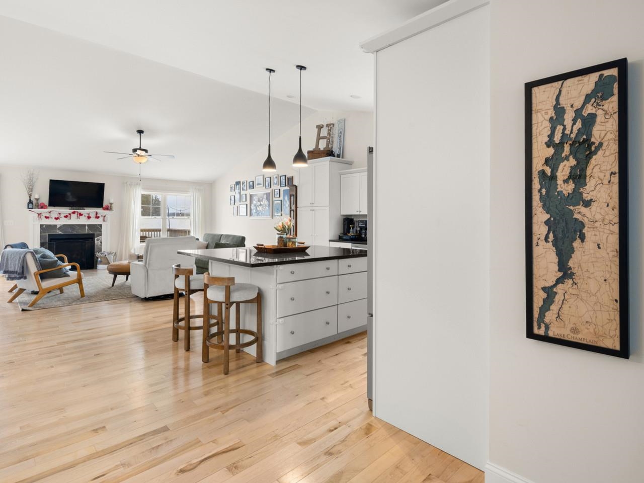 Open floor plan & island