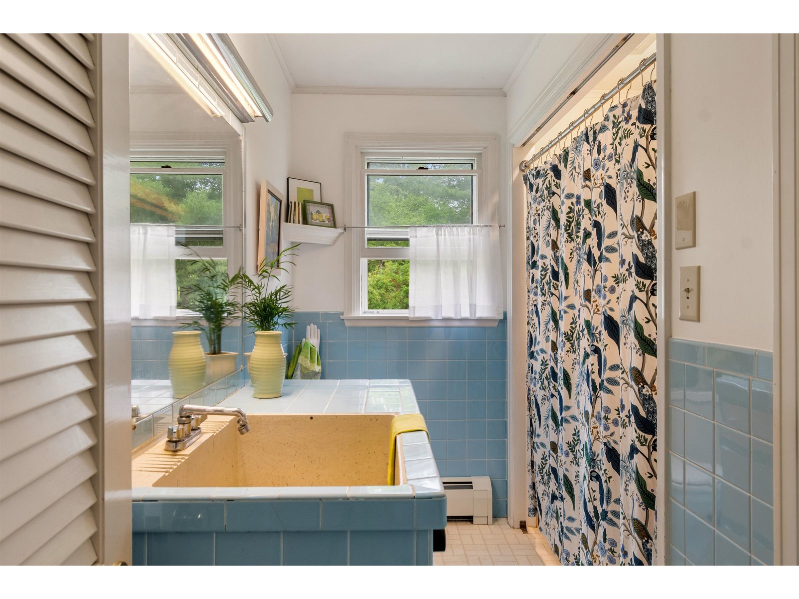 1st Floor 1/2 Bathroom & Laundry