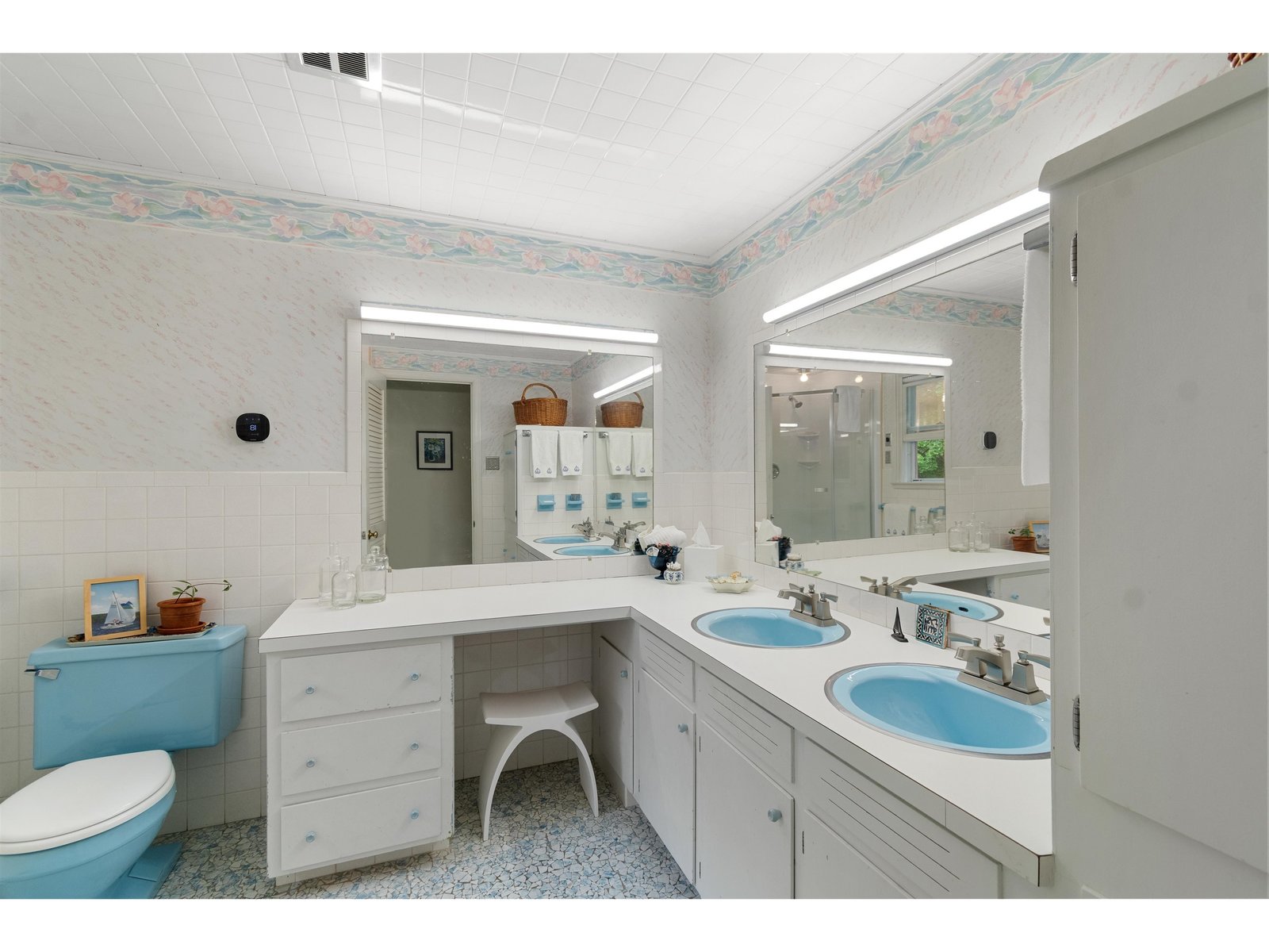 2nd Floor Primary Bedroom Suite - Ensuite 3/4 Bathroom