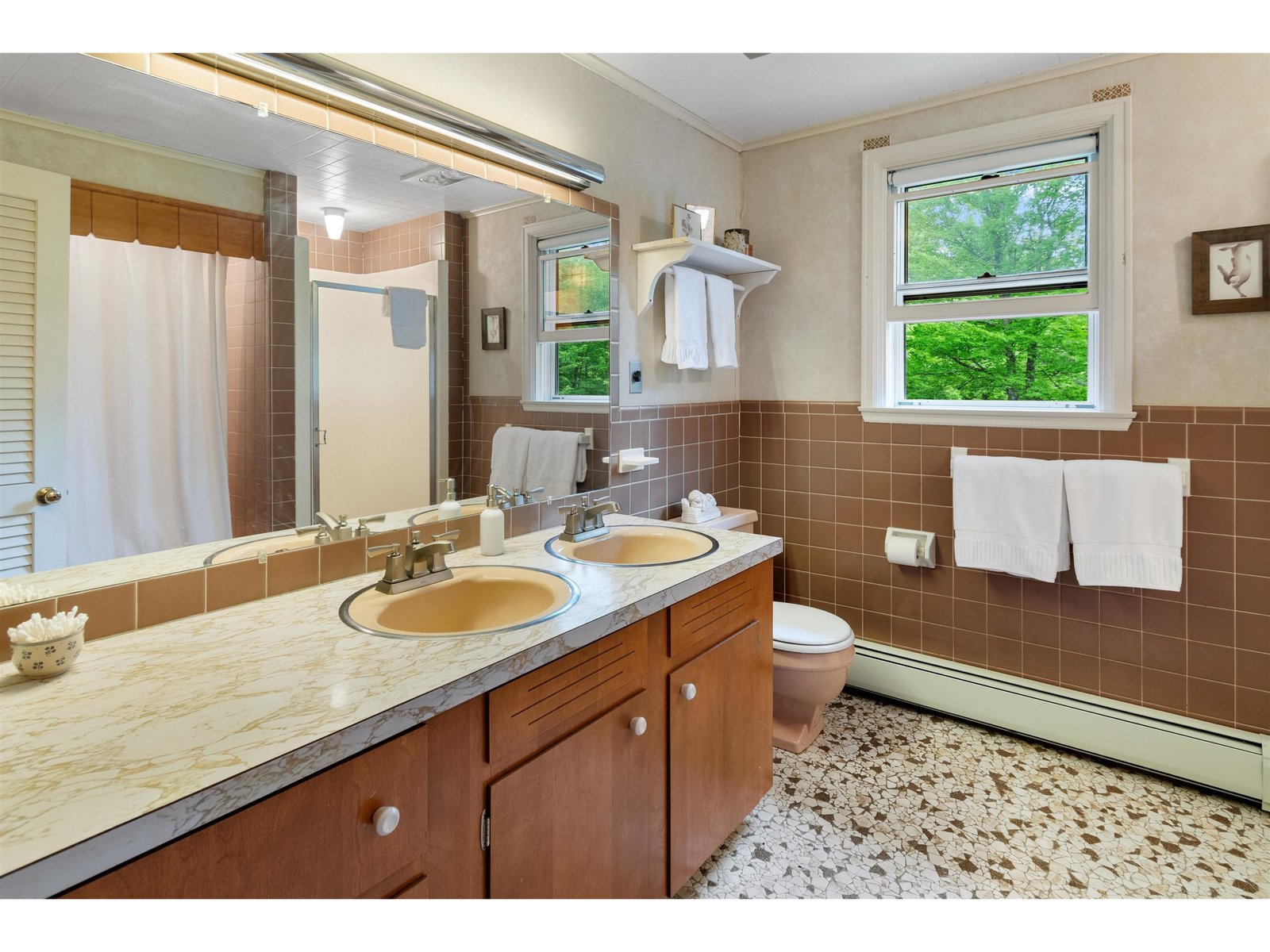 2nd Floor Full Bathroom