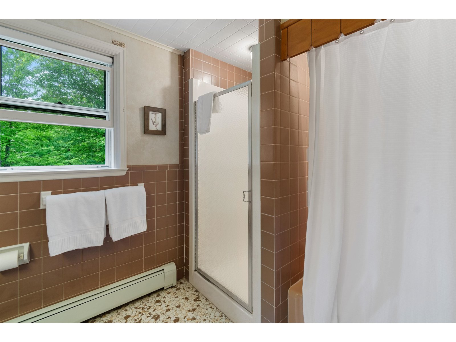 2nd Floor Full Bathroom