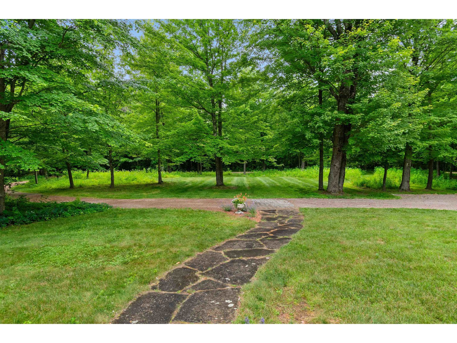 Private Drive & Entrance