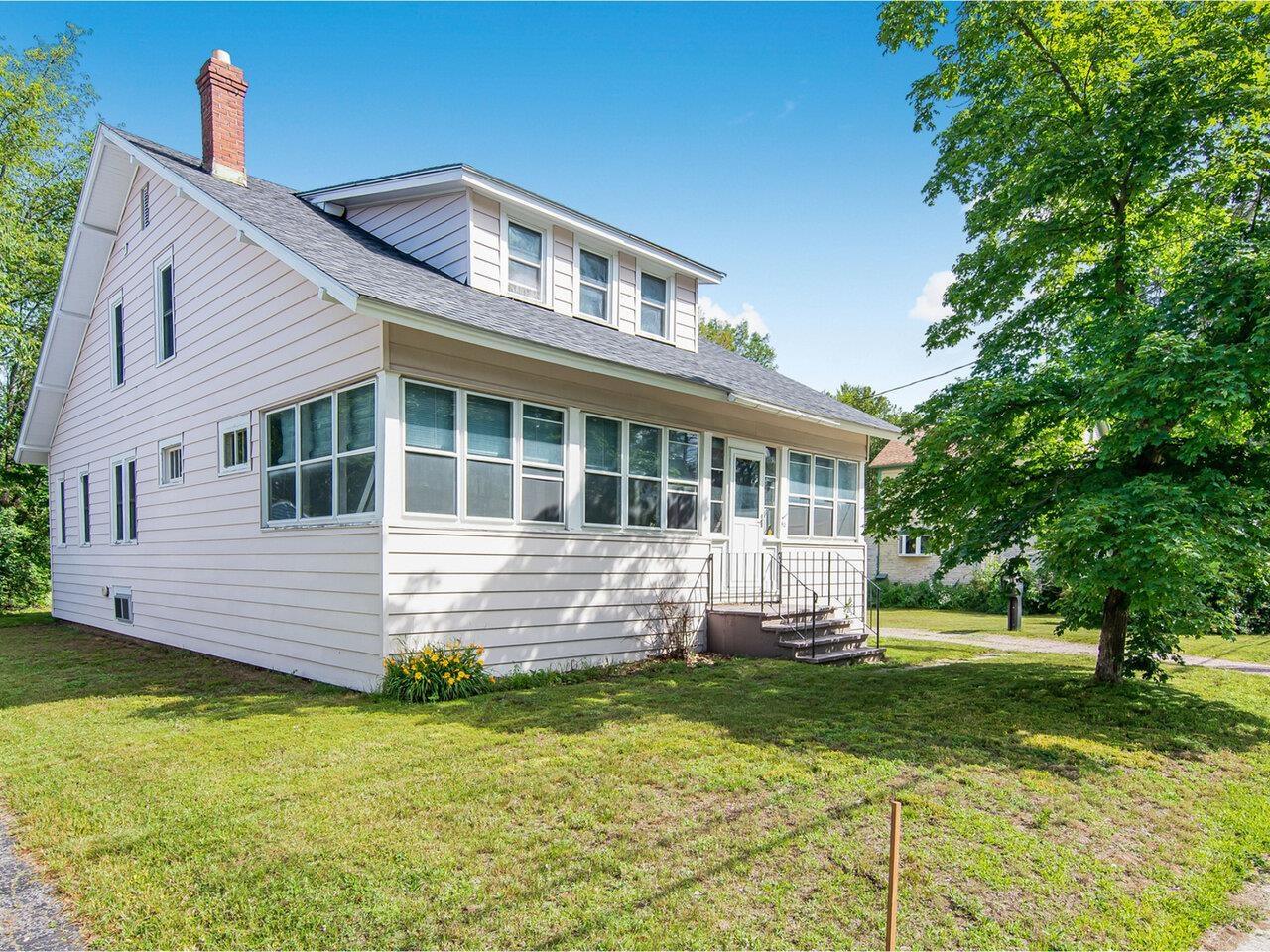 Chloe Feller, REALTOR® with Sarah Harrington Real Estate