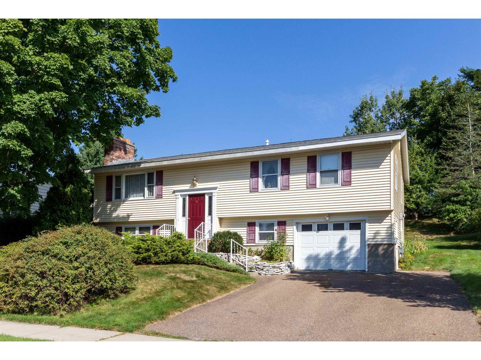 32 Greenwood Avenue Essex, Vermont Sold in 2022