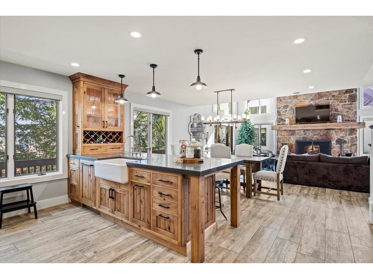 14 Middle Ridge Road, Unit 19 Winhall, Vermont Sold in 2023