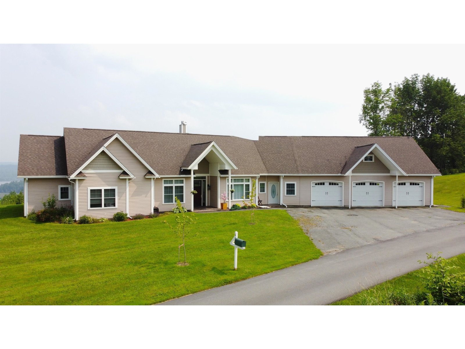 495 Memphremagog View