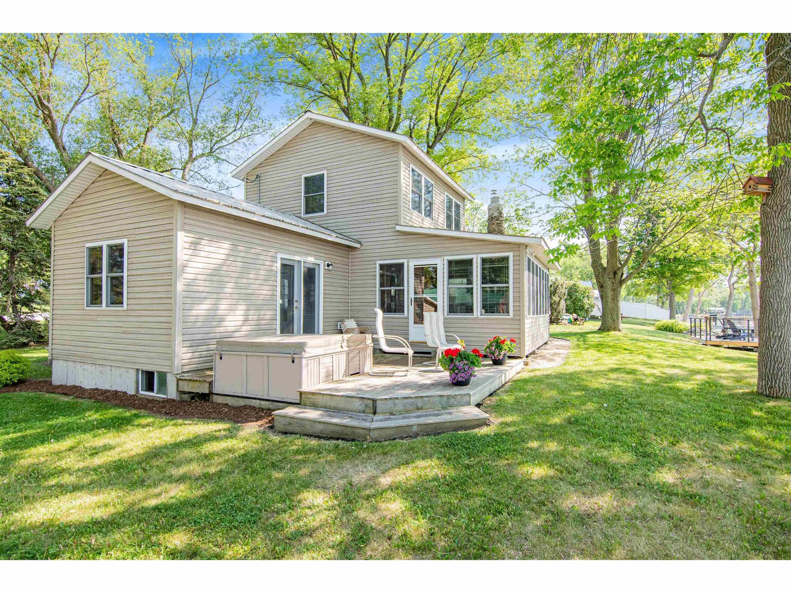 20 Sunset Harbor Road, Swanton