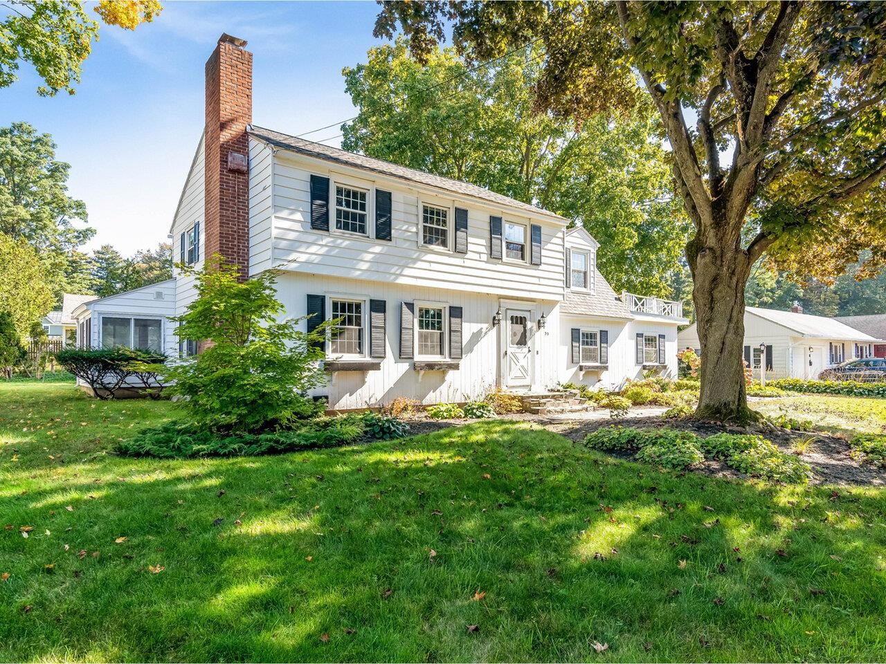 Chloe Feller, REALTOR® with Sarah Harrington Real Estate