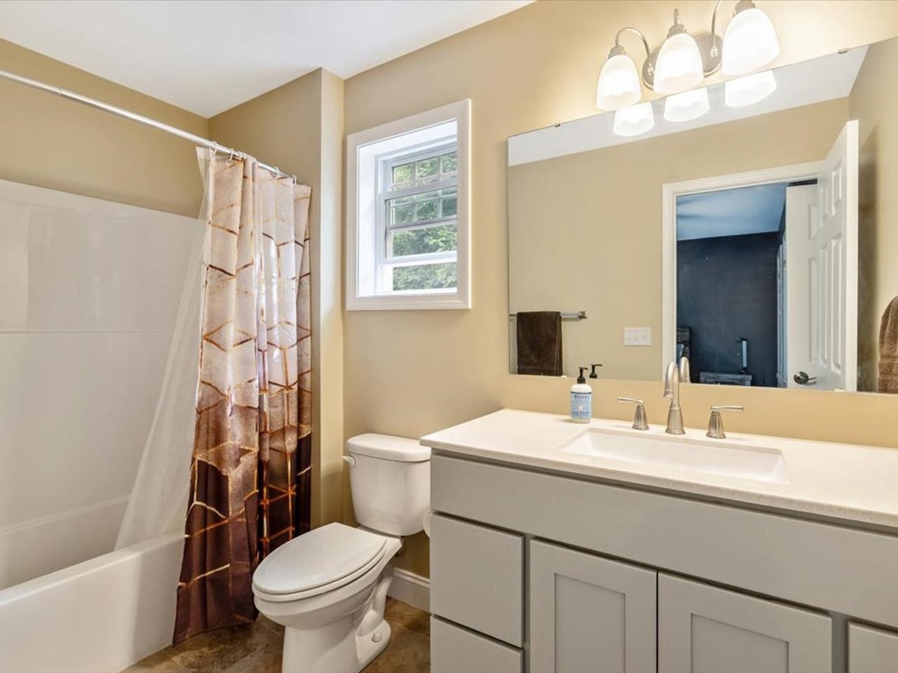 498 Fairfax Street, Unit 102