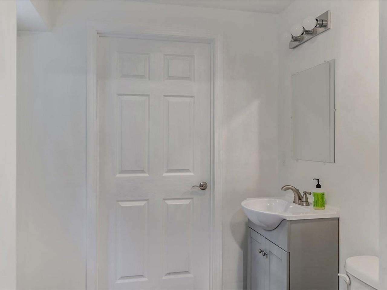498 Fairfax Street, Unit 102