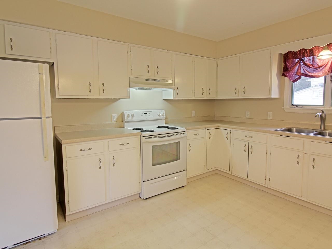 Kitchen with Lots of Cabinets