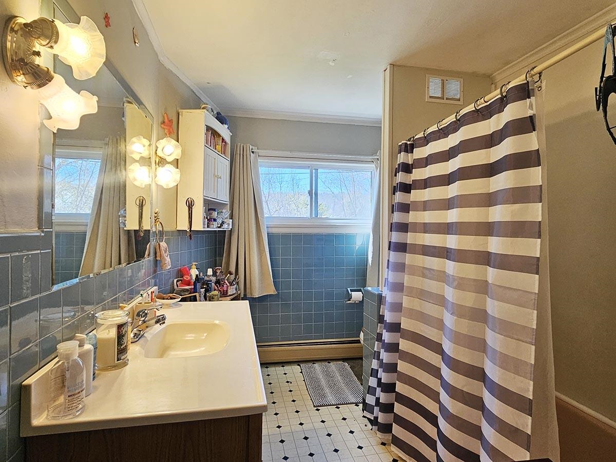 Unit 1 Bathroom