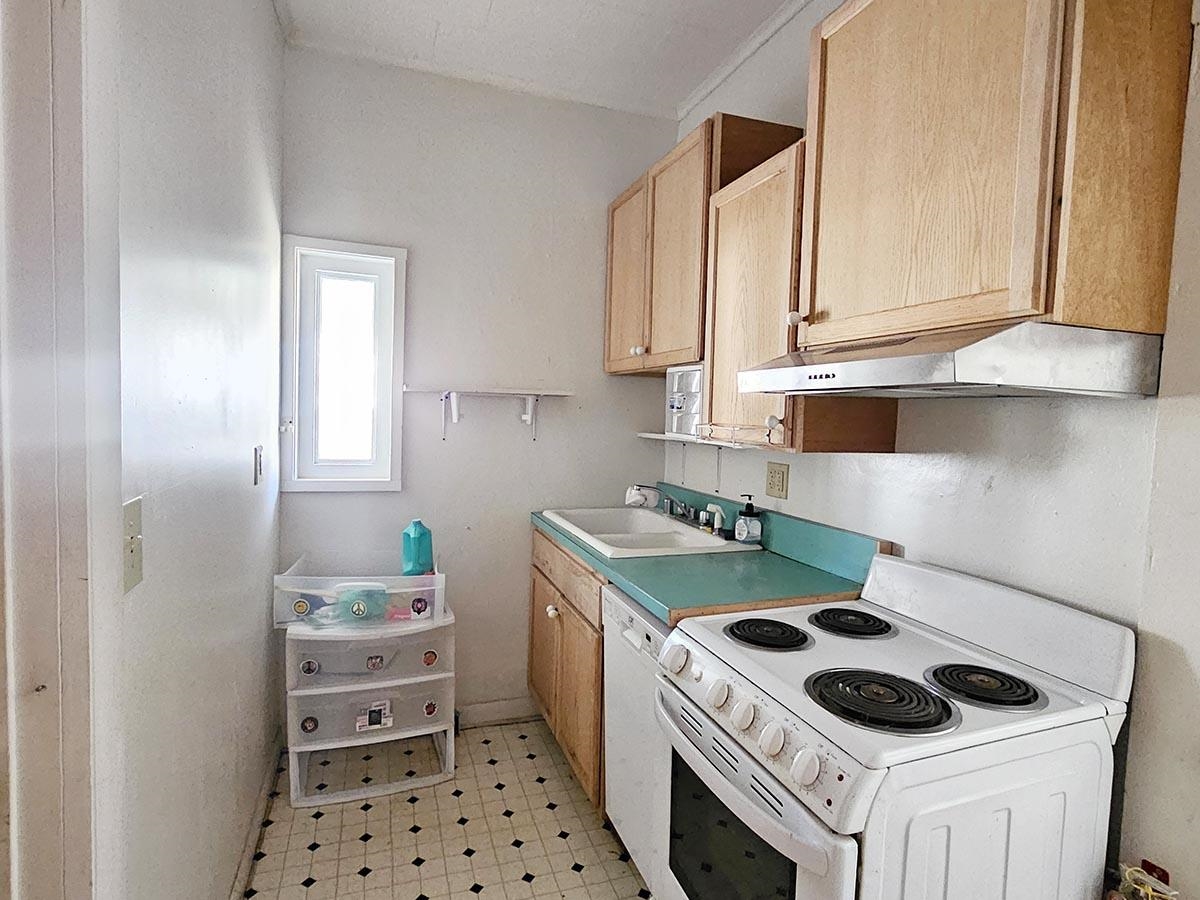 Unit 4 Kitchen