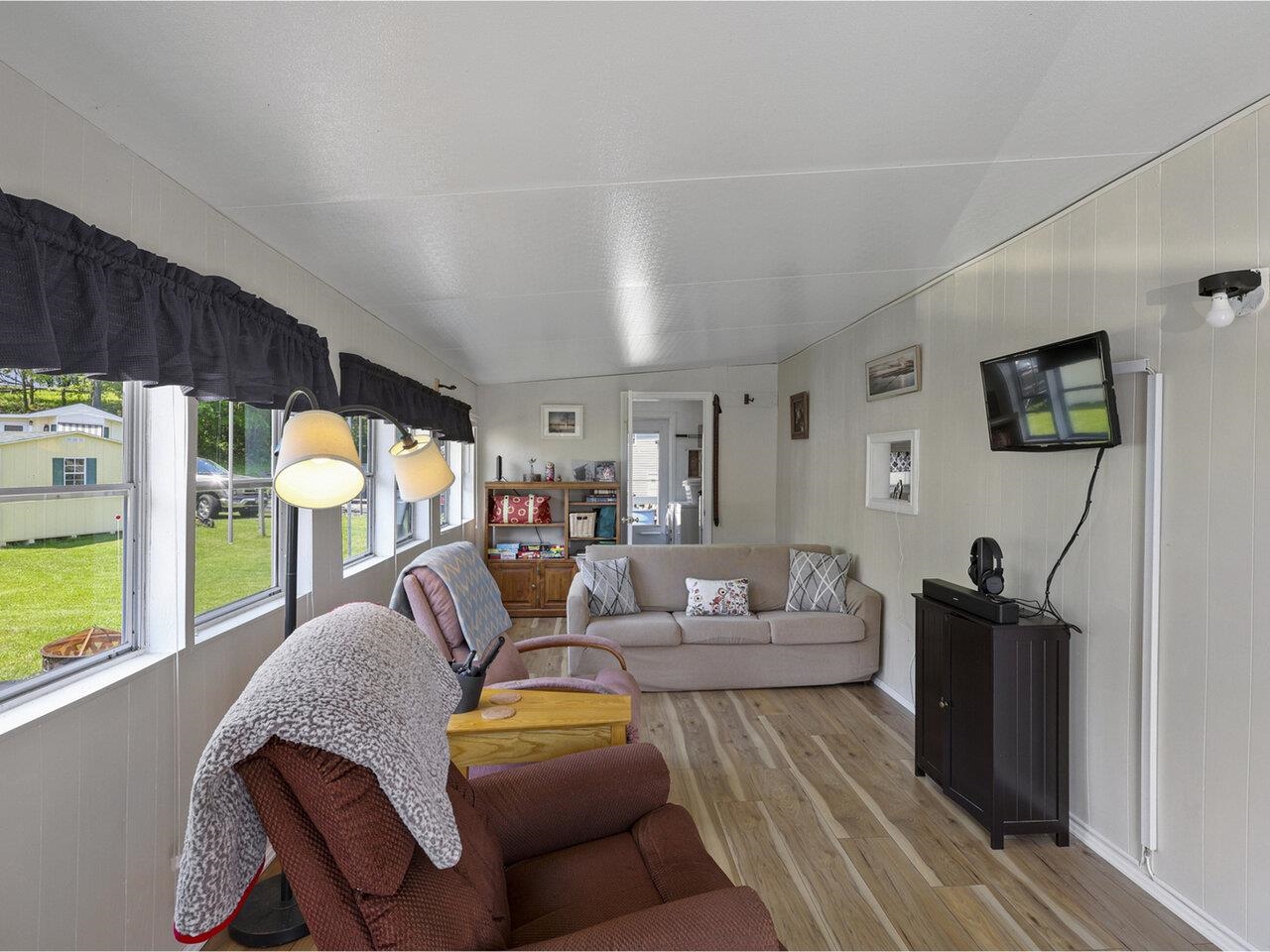Spacious living room