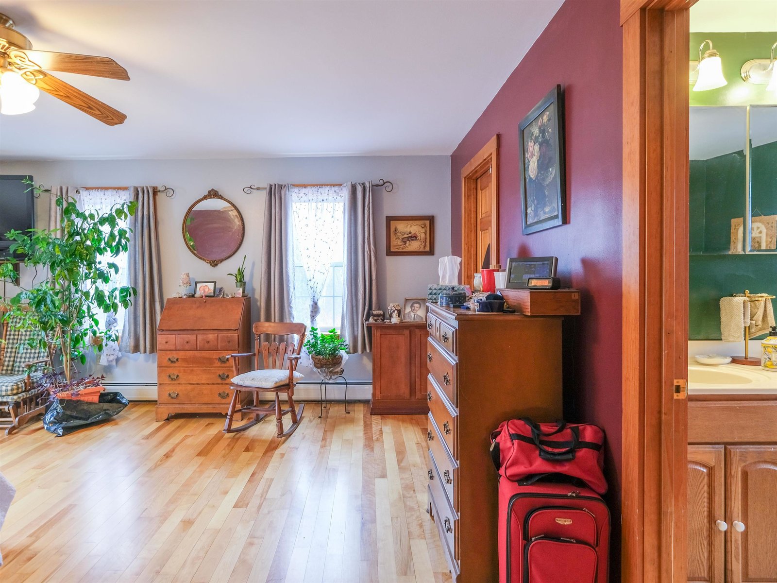 2nd primary suite used as a craft room