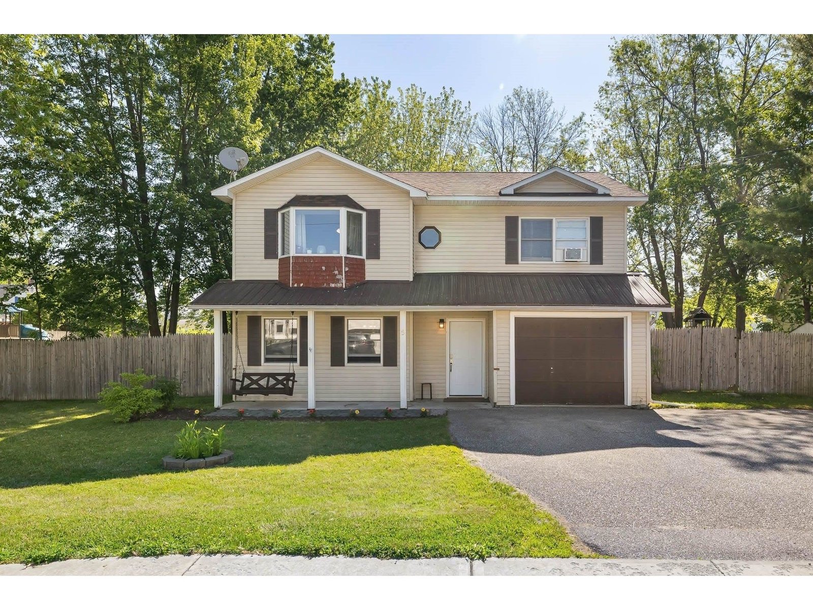5 Murray Drive