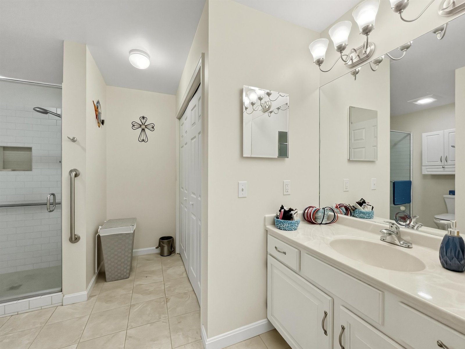 2nd Floor bath
