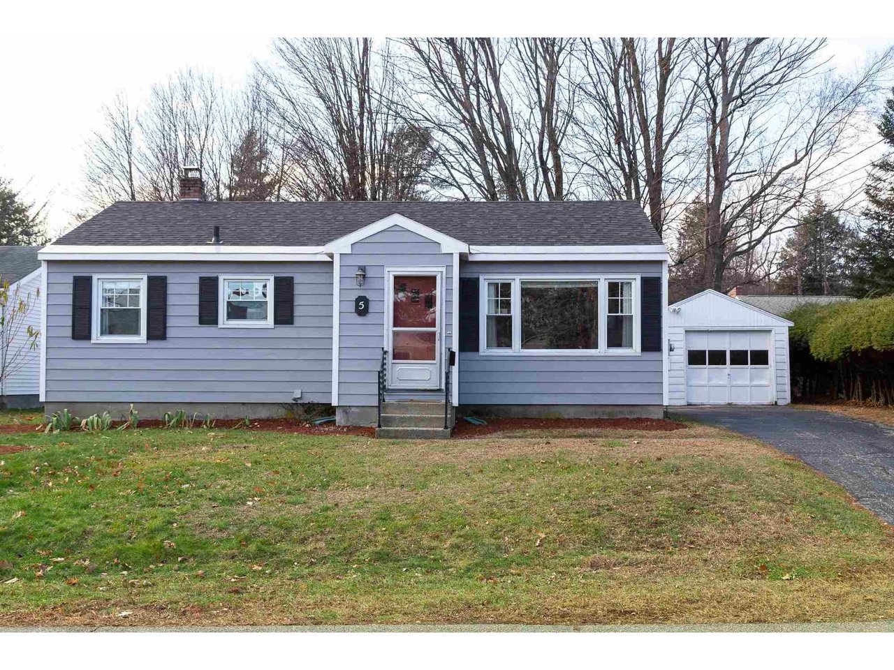 5 Woodcrest Drive