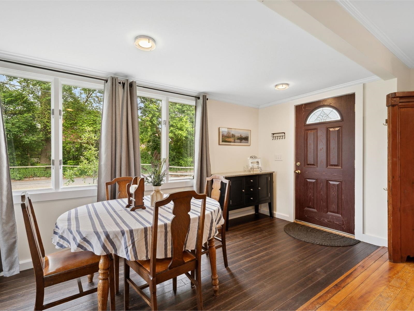 Living room to dining area