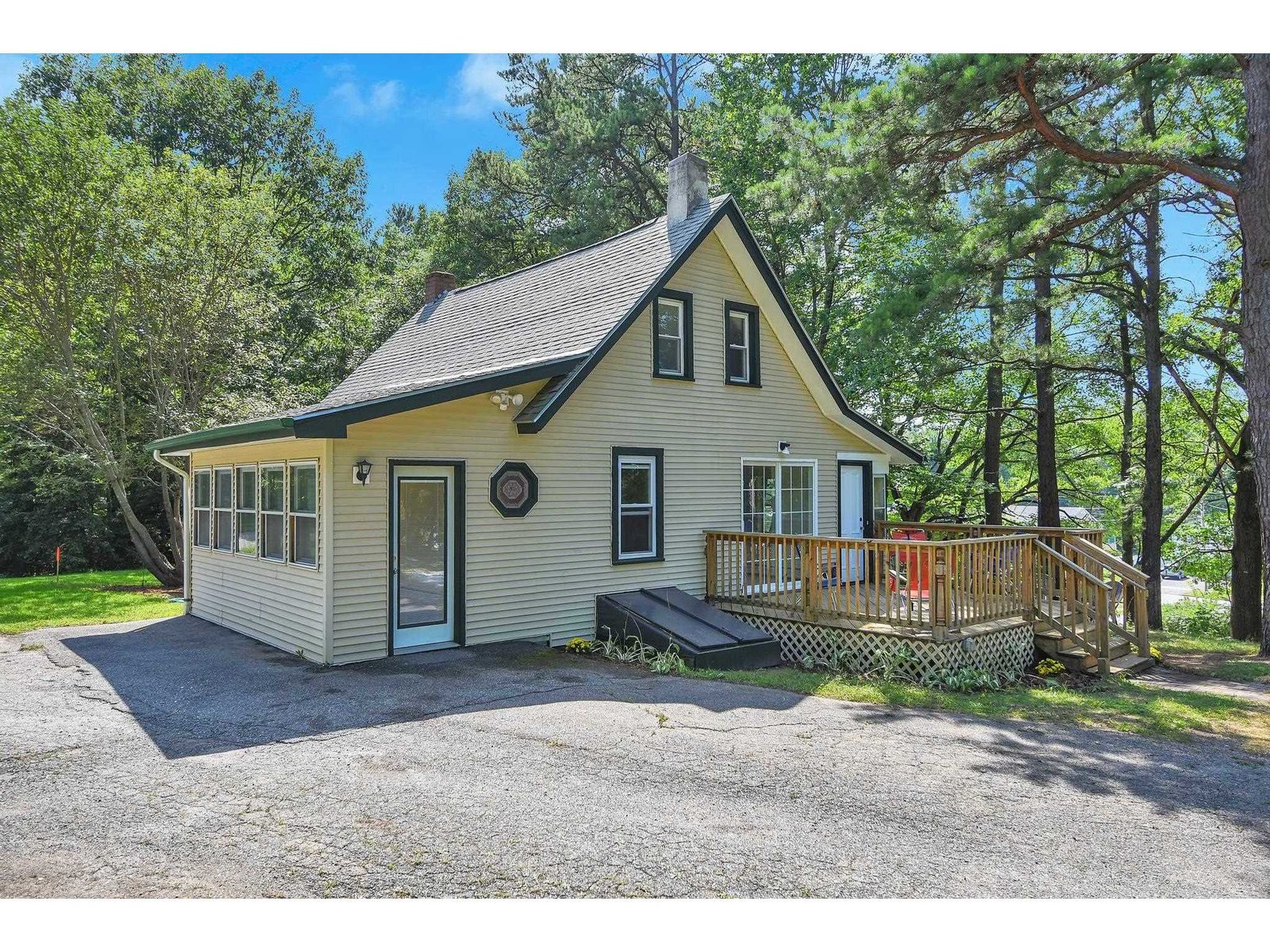 50 Pinecrest Drive, Essex 50 Pinecrest Drive, Essex