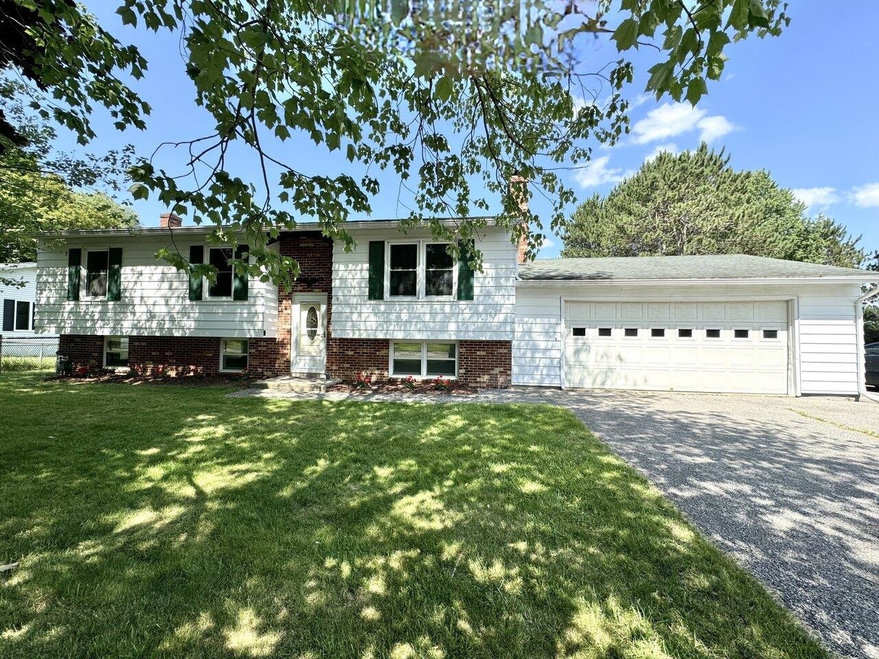 Theresa Ferrara, REALTOR, ABR, SRS, SRES