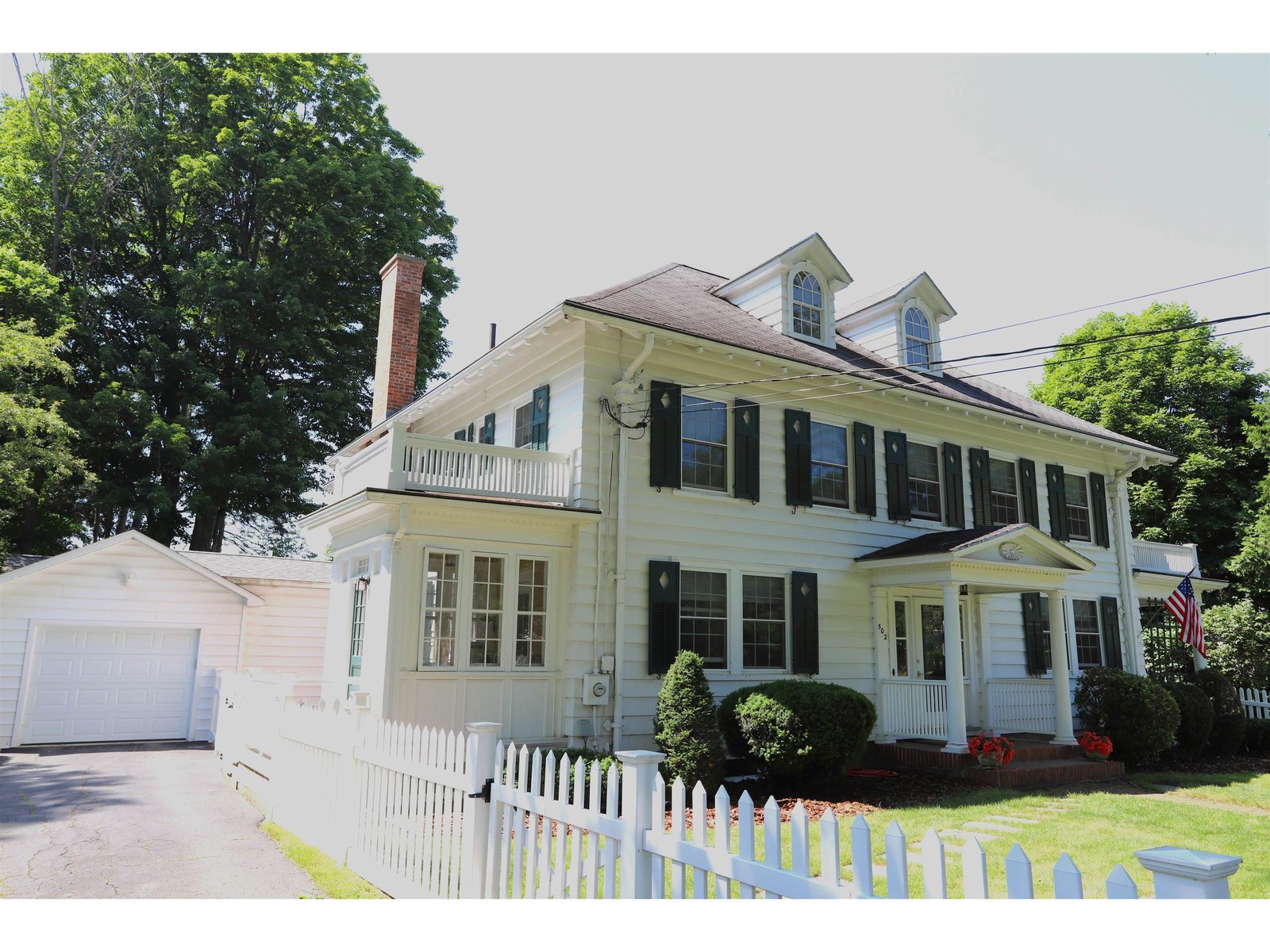 2 Driveways & Fenced in Yard