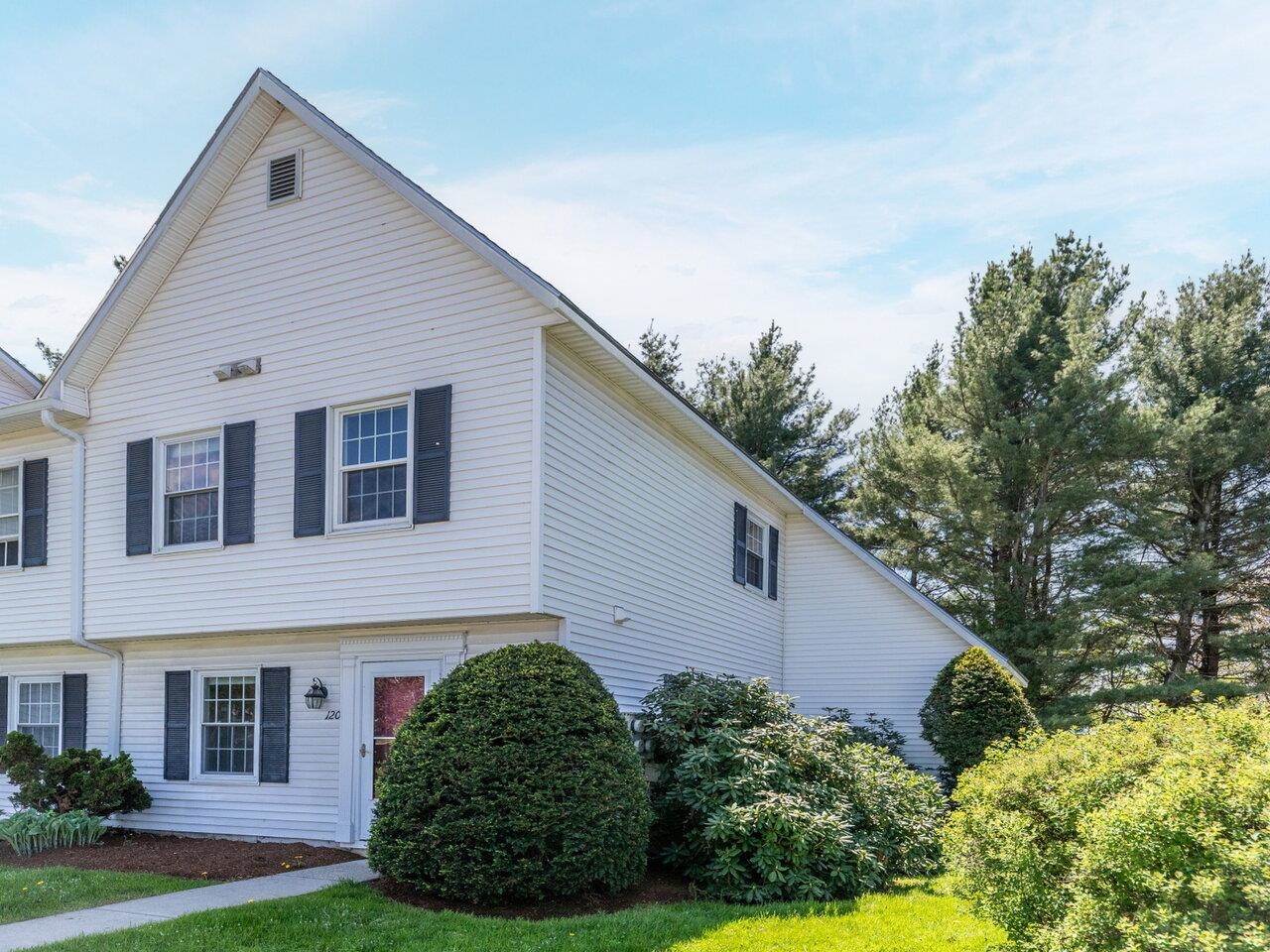 120 Southview Lane, Williston