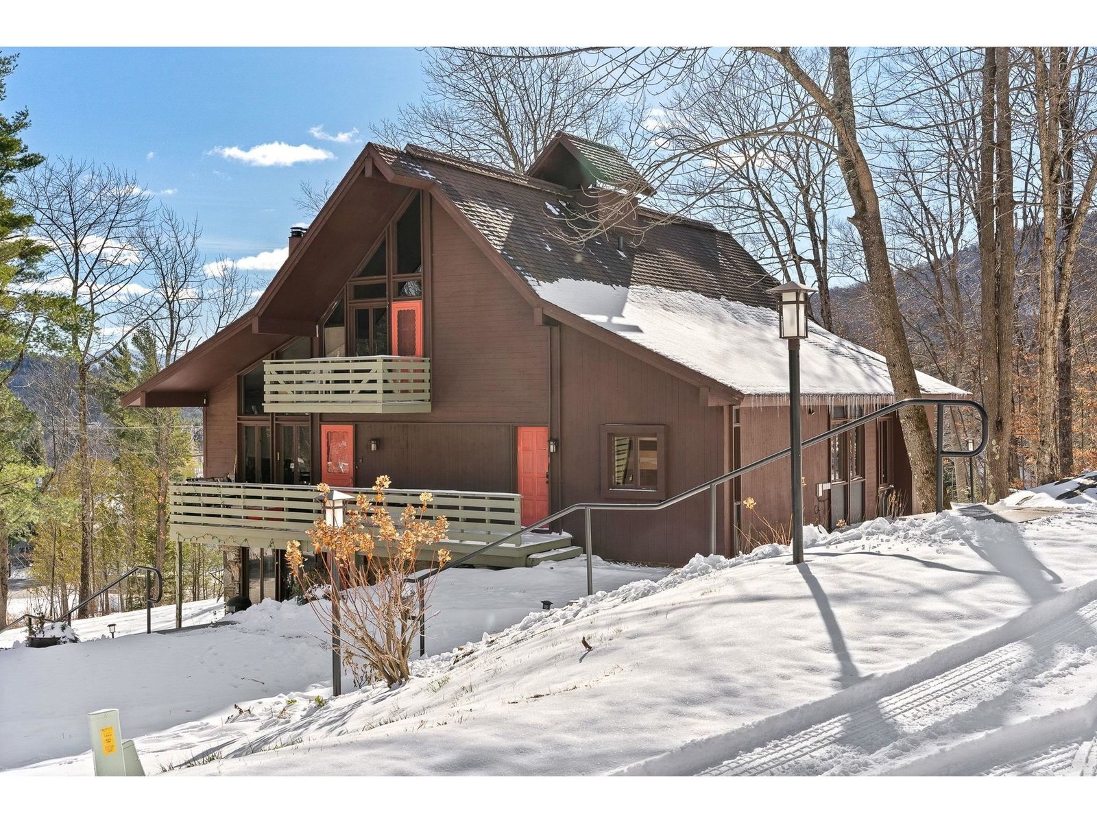 401 Village Road, Warren