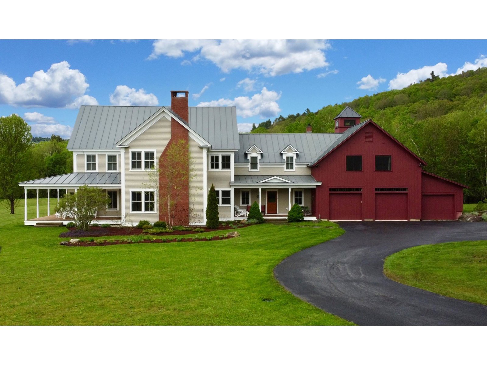 2455 West Hill Road, Stowe