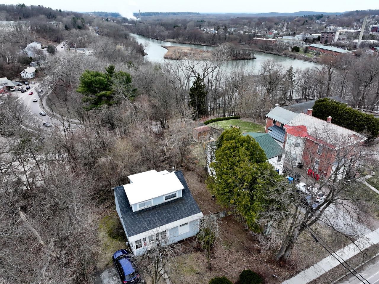 406 Colchester Avenue, Burlington