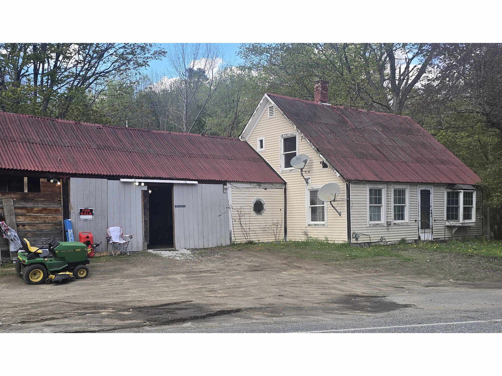 1009 Route 131, Weathersfield