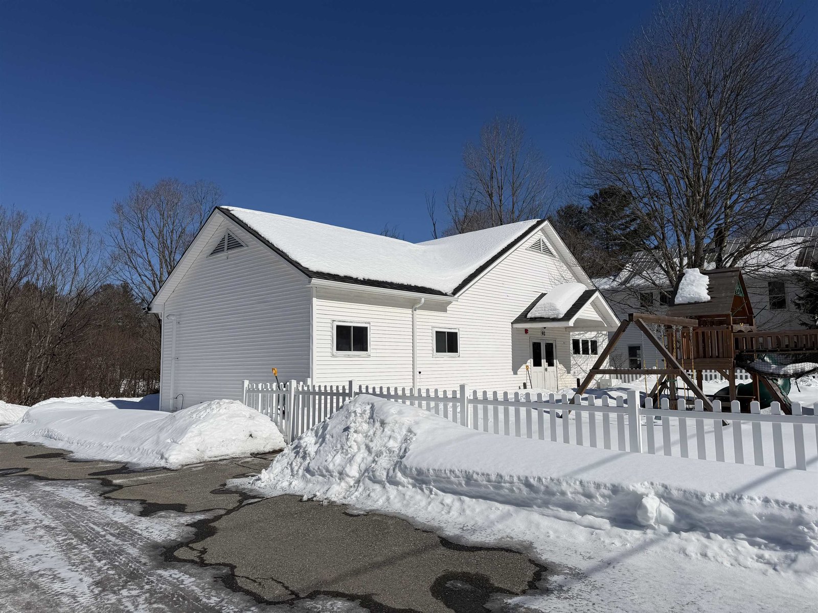 92 West Main Street, Hyde Park