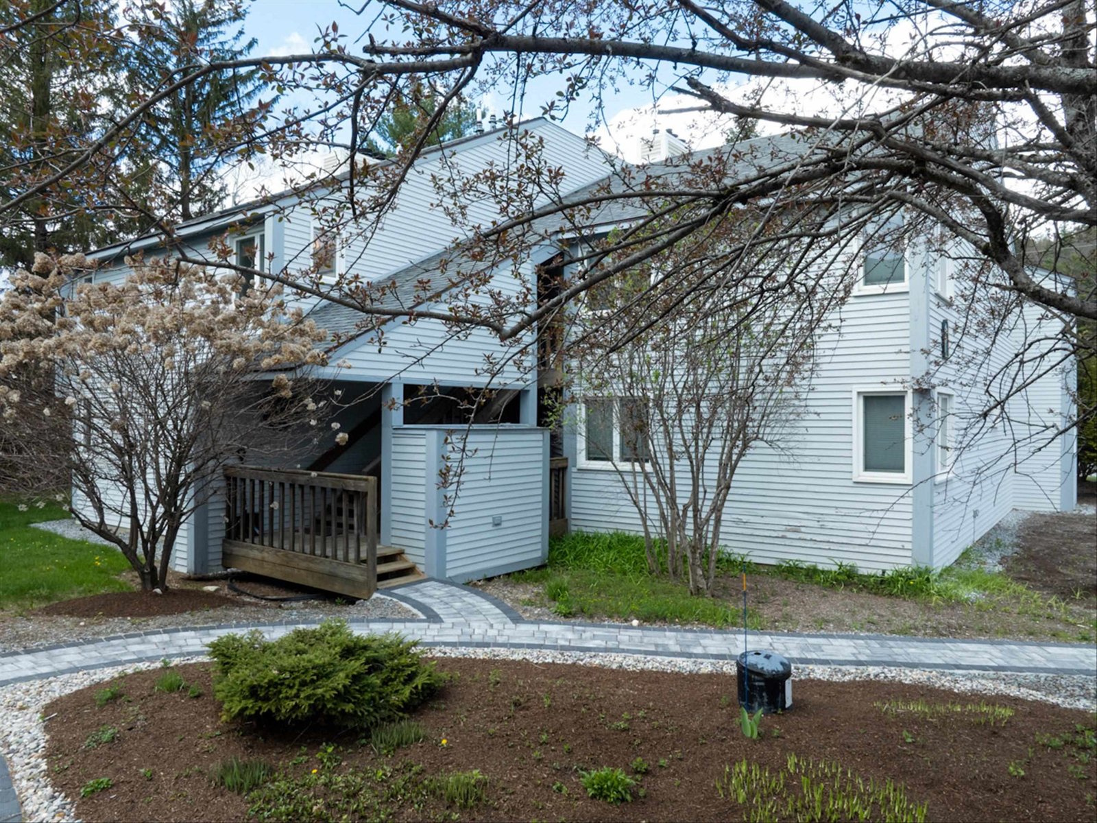 32 Route 103 South, Ludlow