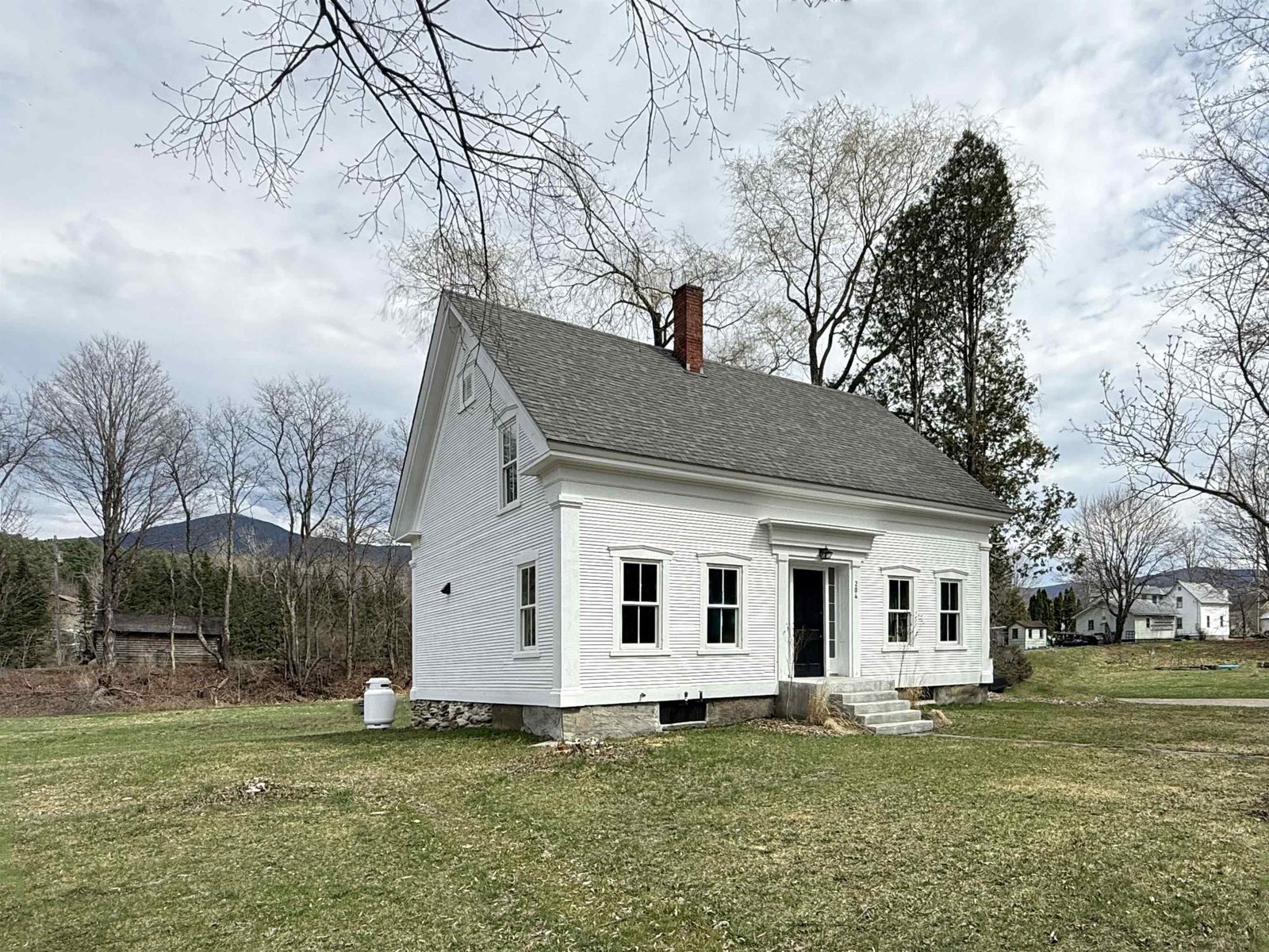 204 West River Road, Lincoln