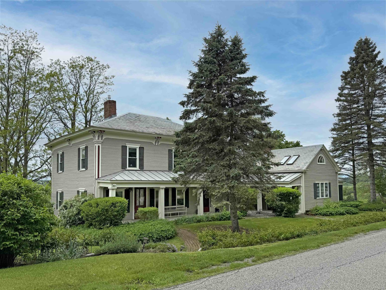 2442 Maple Street, Waltham
