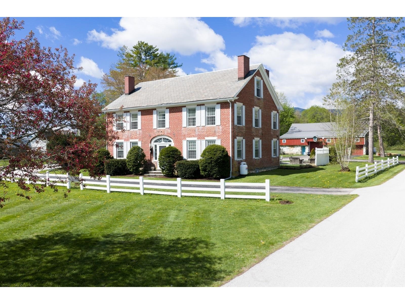 1677 Barnumville Road, Manchester