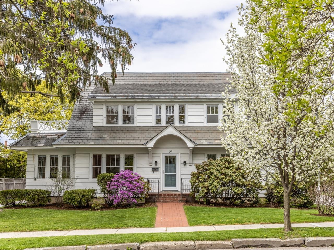 28 Henderson Terrace, Burlington