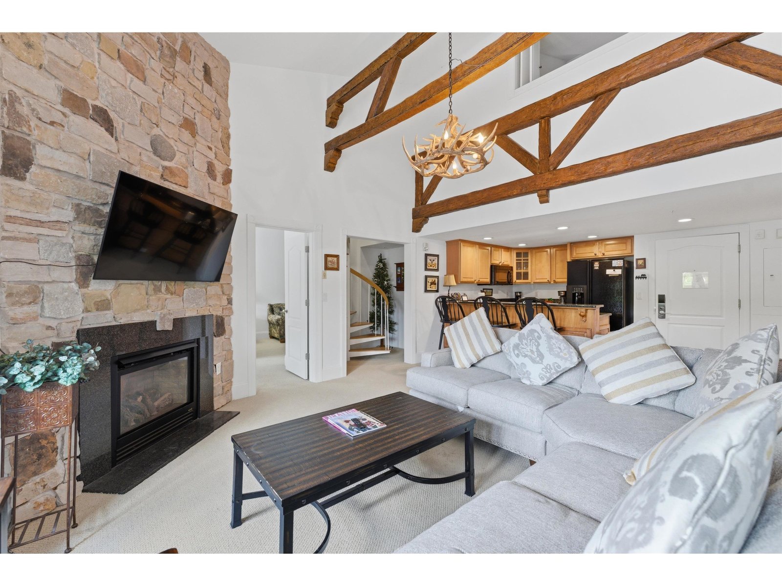 19 Village Lodge Road, Stratton
