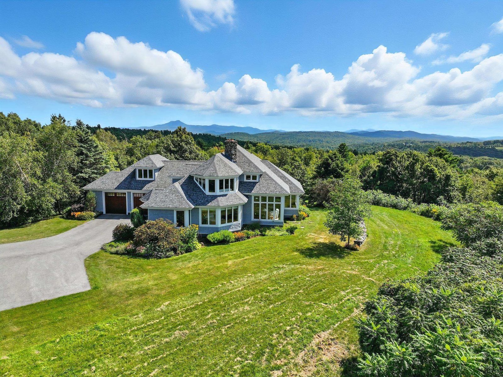 699 Nob Hill Road, Williston