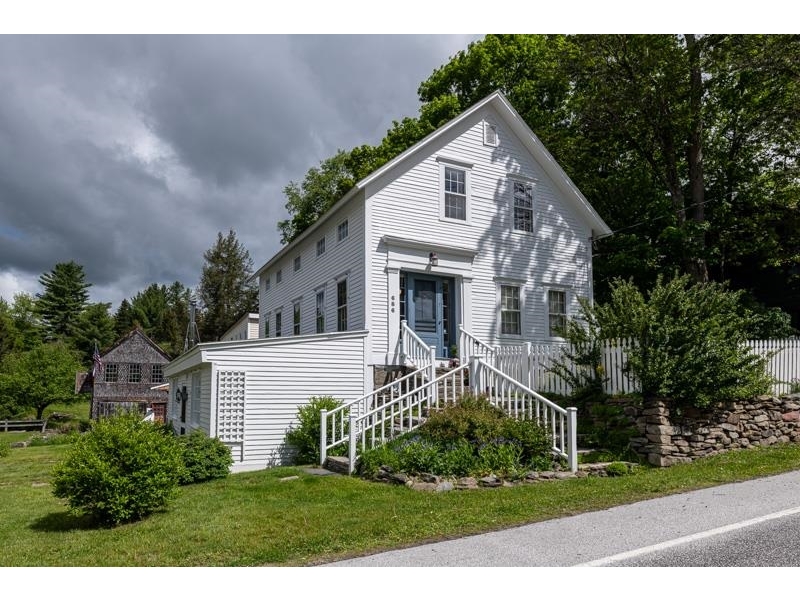 686 Main Street, Weston