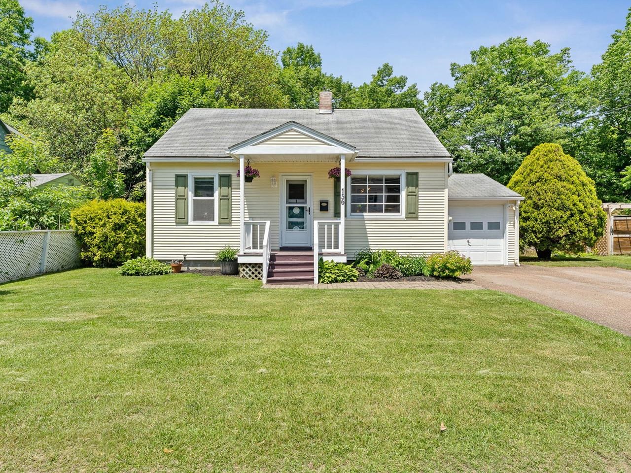 156 Woodlawn Road, Burlington 156 Woodlawn Road, Burlington