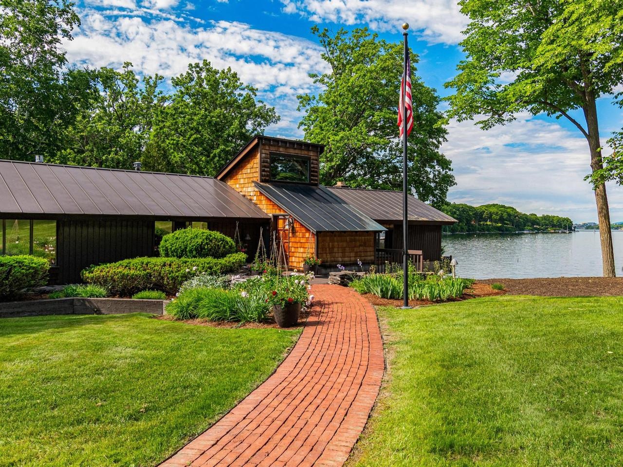 3544 Harbor Road, Shelburne