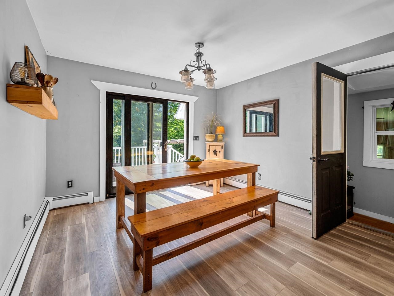 Dining to rear deck
