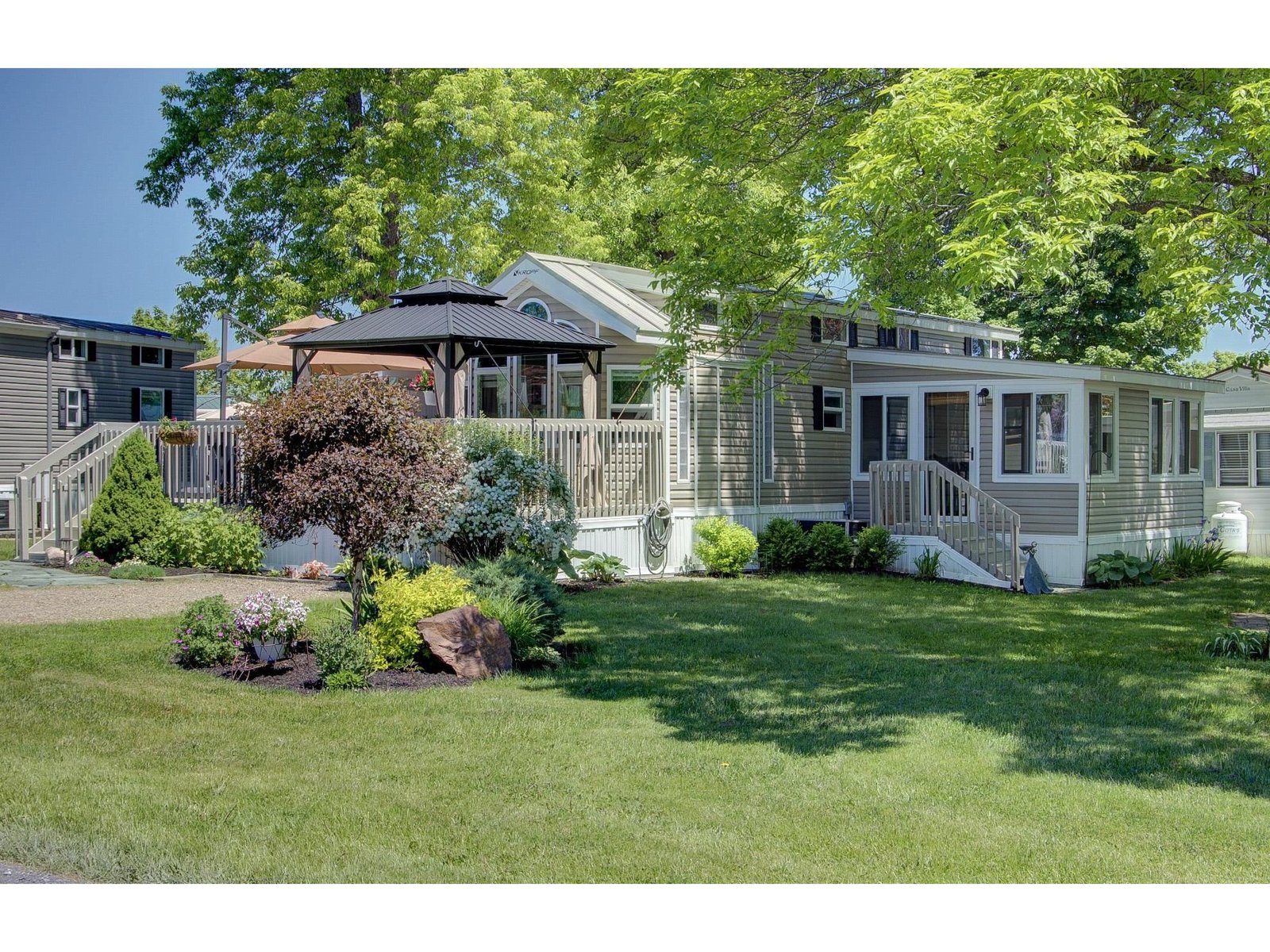 51 Island Circle