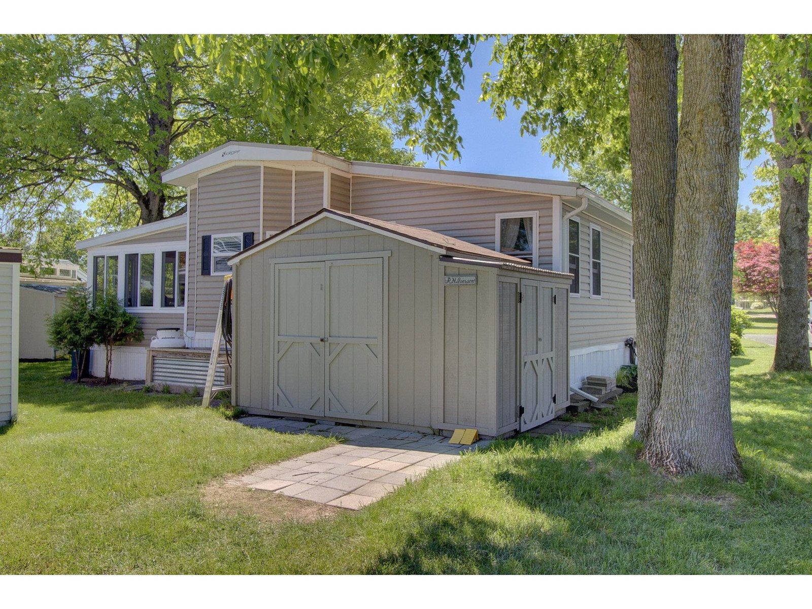 51 Island Circle