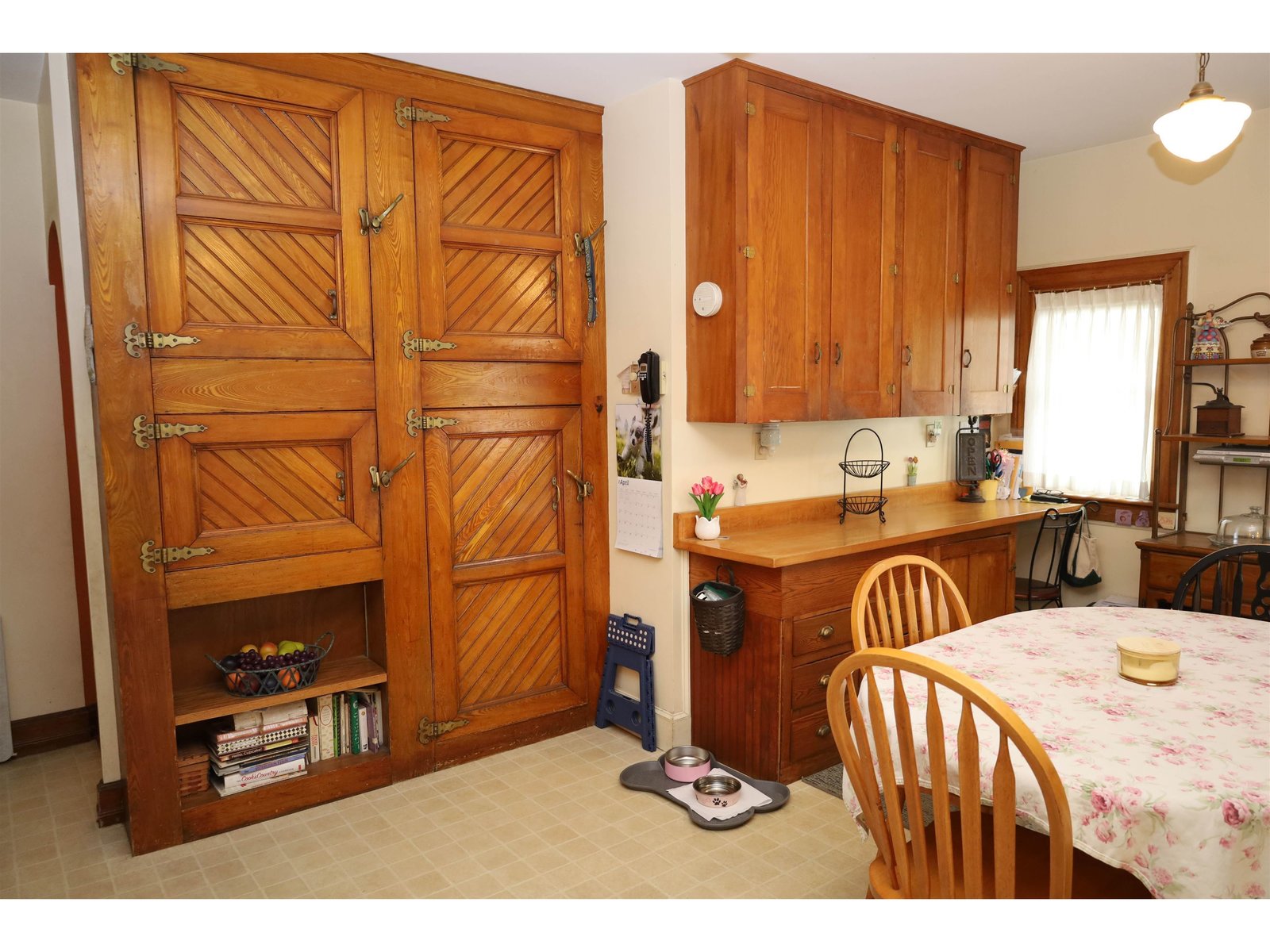 Eat-in kitchen