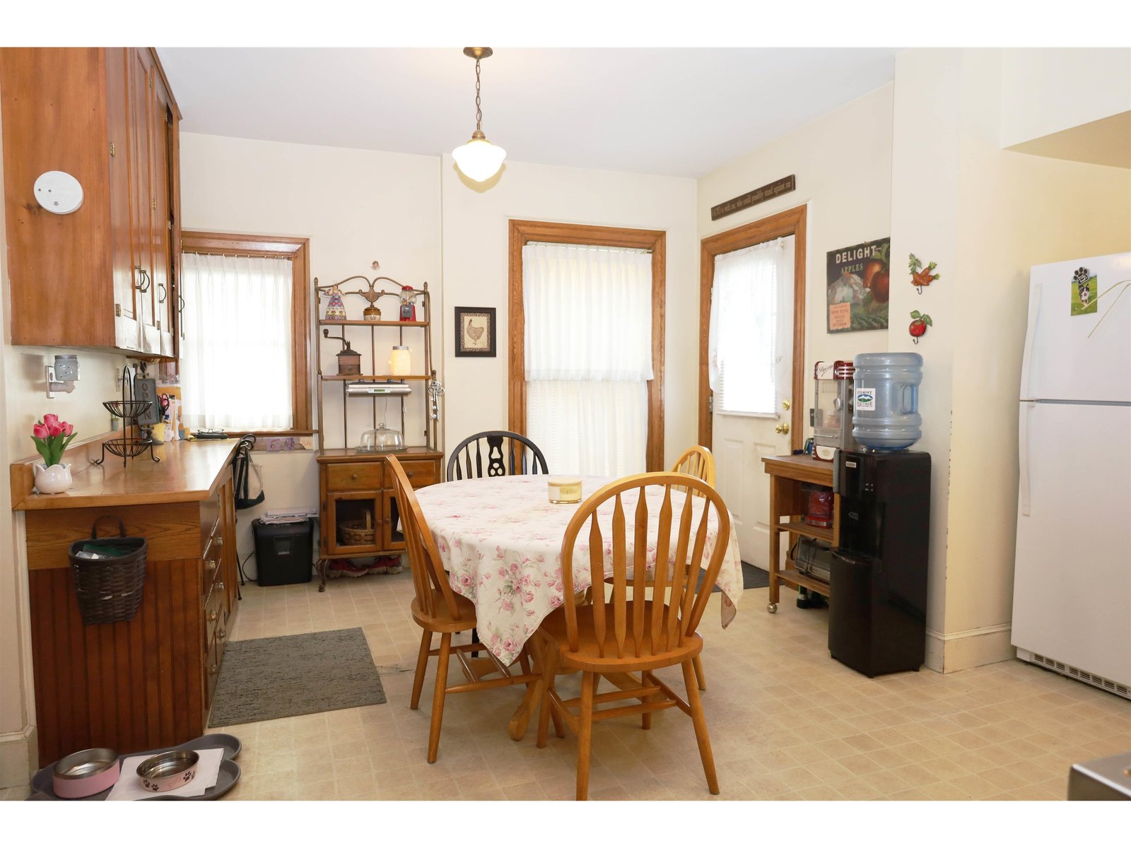 Eat-in kitchen